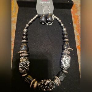 paparazzi Black and White Speckled Statement Necklace with Earrings